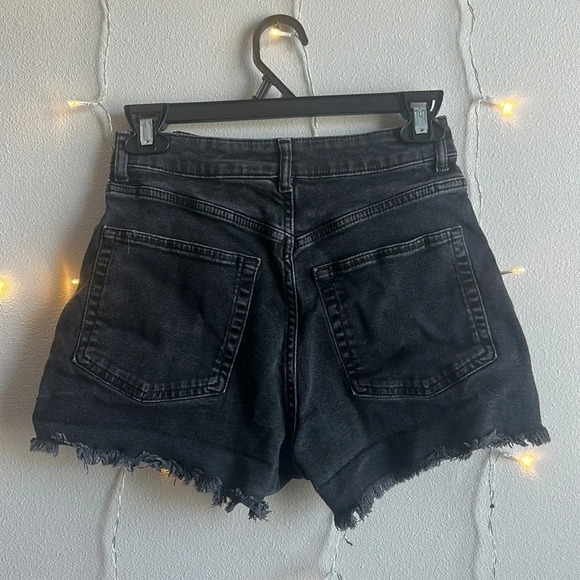 H&M High Waisted Jean Shorts ๐คโโโโโโโ - Picture 2 of 3